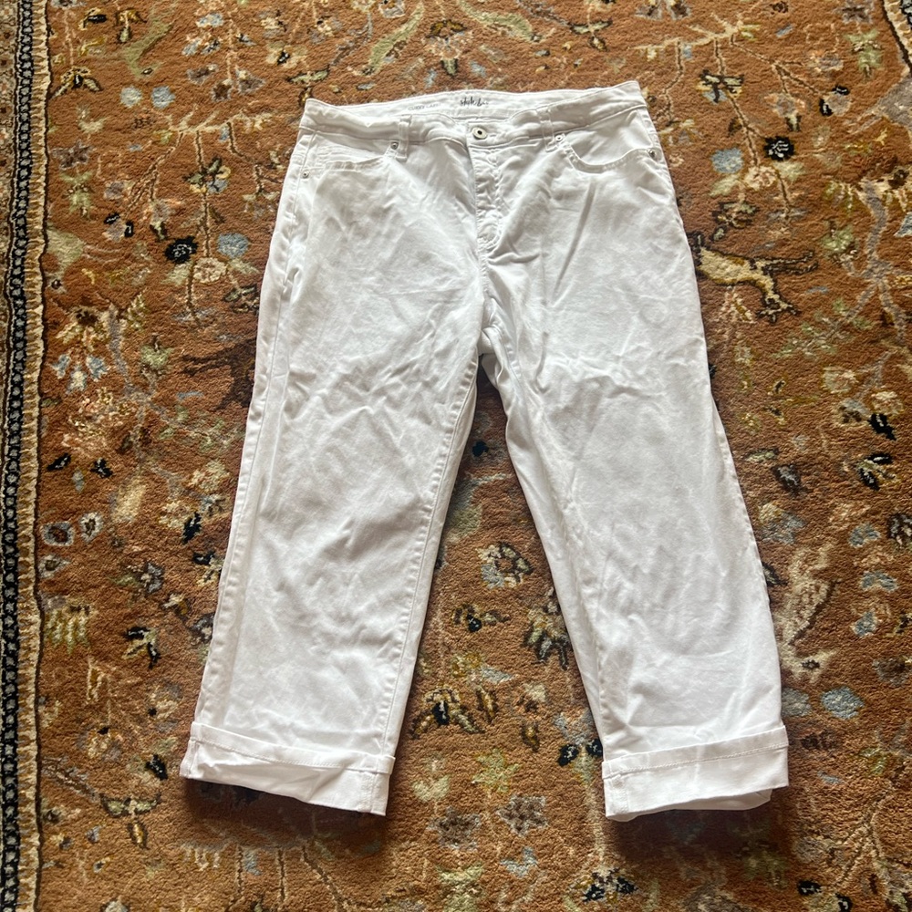 Style & Co. Curvy Capri Pants in White